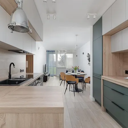 Downtown Chic By Bookinghost