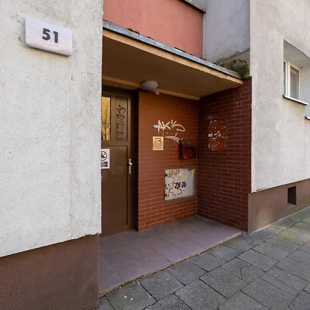 Downtown Chic By Bookinghost *