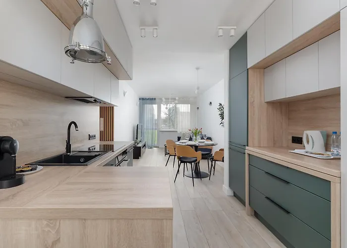 Downtown Chic By Bookinghost