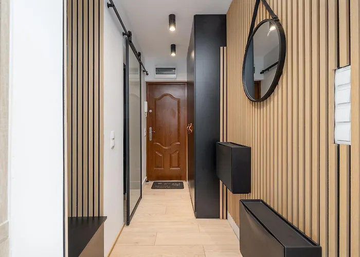 Downtown Chic By Bookinghost Daire *