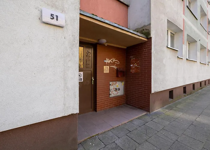 Downtown Chic By Bookinghost *